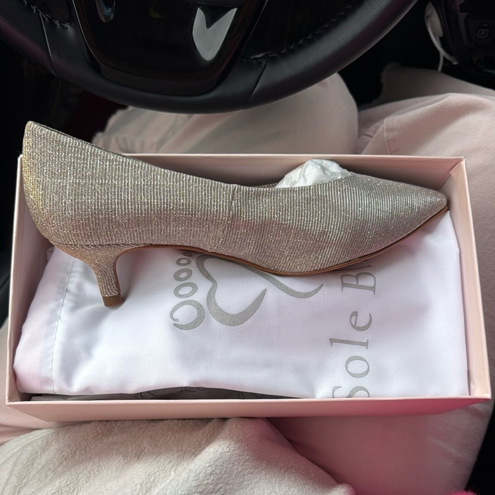 Elegant Gold Heels with Shimmer Finish